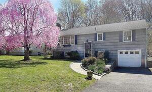 17 Lakewood Drive