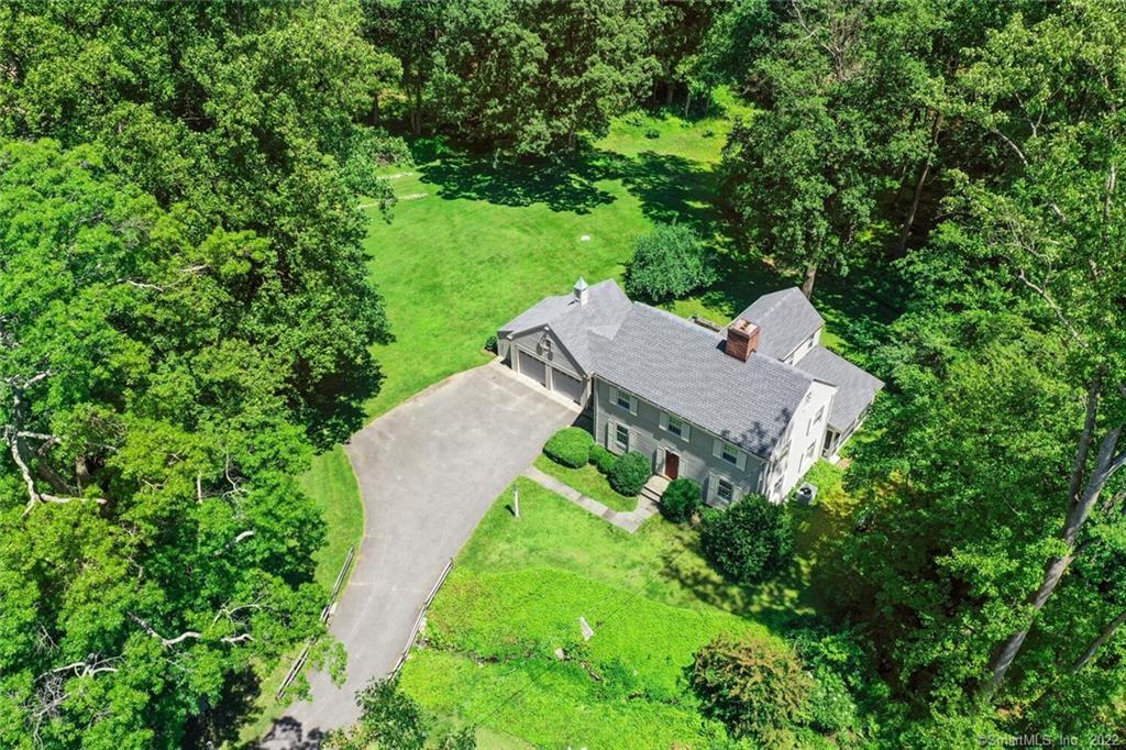 2 Hickory Lane — exterior photo