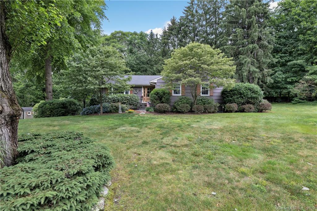 5 Spinning Wheel Road — exterior photo