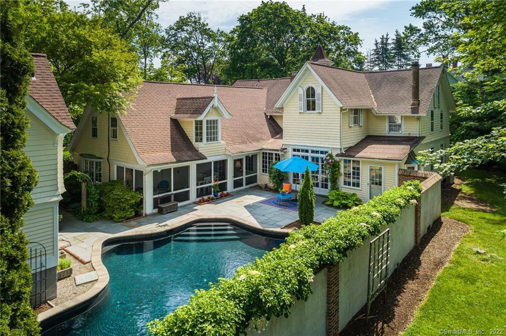 870 Pequot Avenue — exterior photo