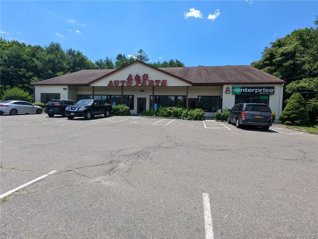 1170+/- sf retail/office space available located on busy Route 25 in Monroe. First floor unit recently remodeled wit half bath, oil heat and central a/c. Ideal for small retail shop or office.Only 1.5 miles North of the Route 25 connector which provides access to I-95 and Route 15.Ample on-site parking21, 300 cars per day per CT DOT.Estimated net charge $4, 56/sf