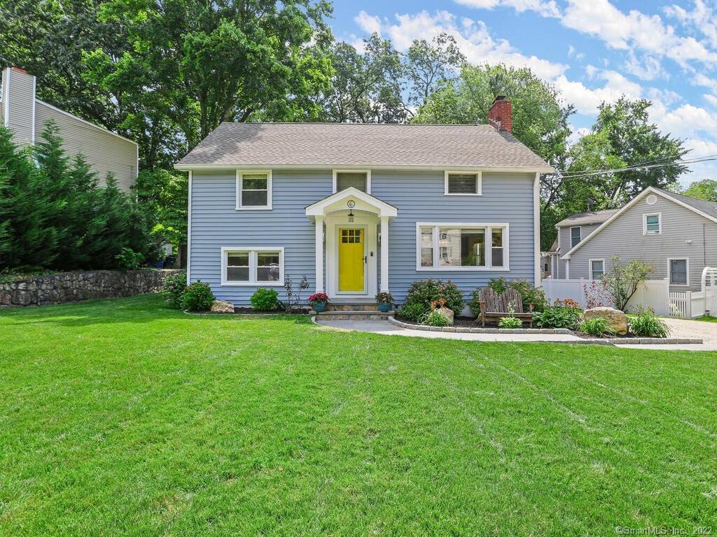 6 Warner Drive — exterior photo