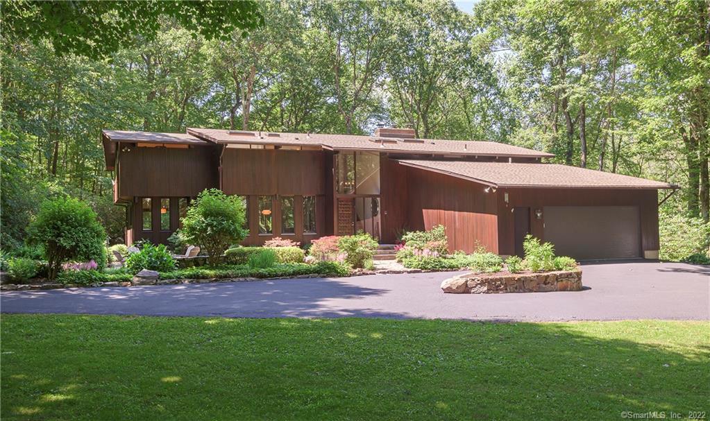 132 Armand Road — exterior photo