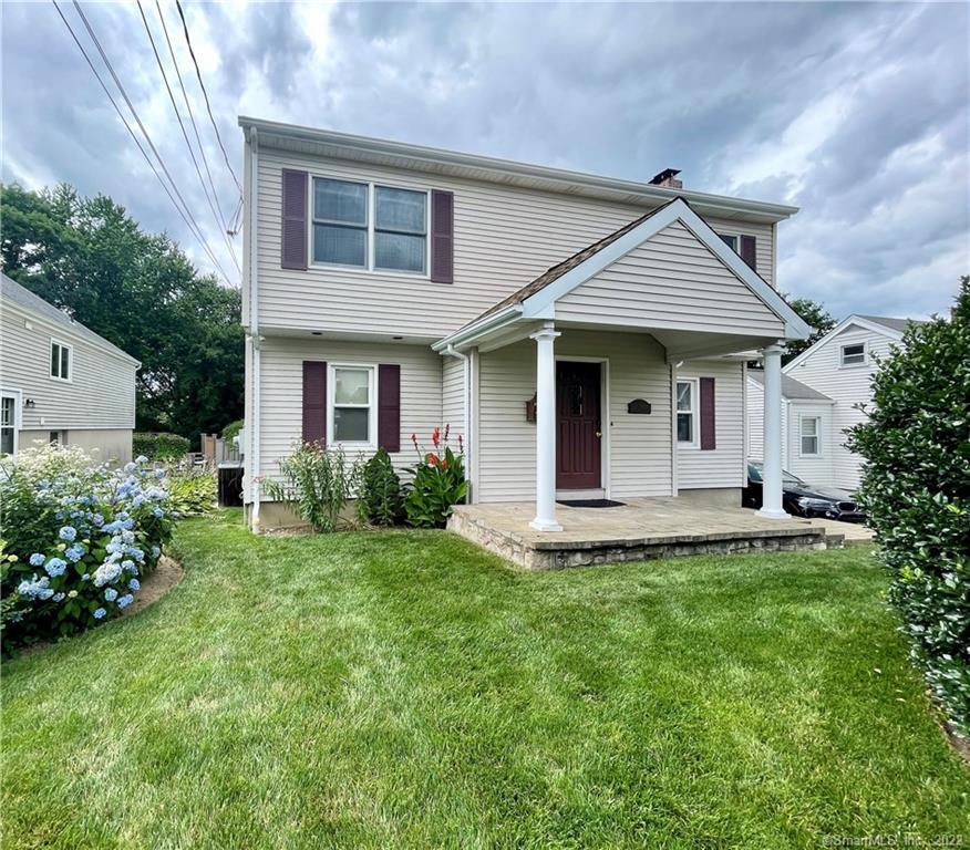 60 Woodbury Avenue — exterior photo