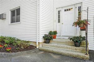 284 Hubbard Avenue, Unit 6