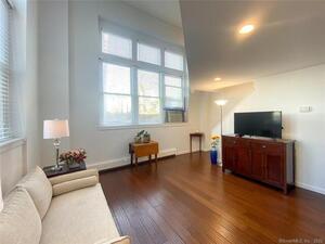 32 Pine Street, Unit 11