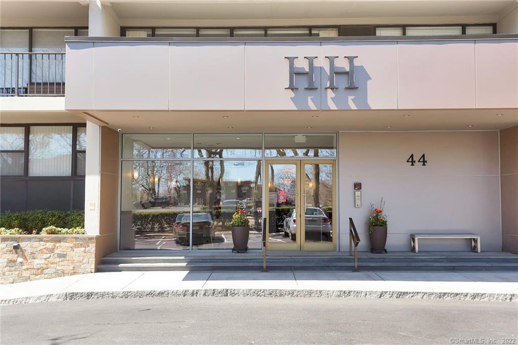 44 Strawberry Hill Avenue, Unit 10J1 — exterior photo