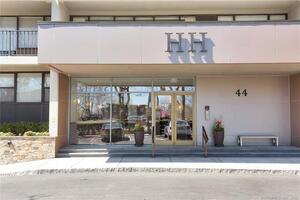 44 Strawberry Hill Avenue, Unit 10J1