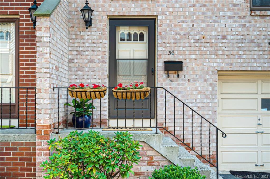 237 Strawberry Hill Avenue, Unit 30 — exterior photo