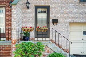237 Strawberry Hill Avenue, Unit 30