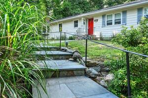27 Bear Den Road