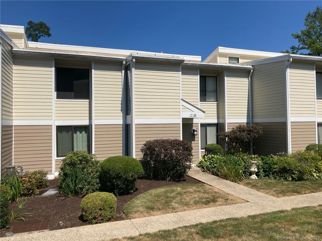 19 Quincy Close, Unit 19 — exterior photo