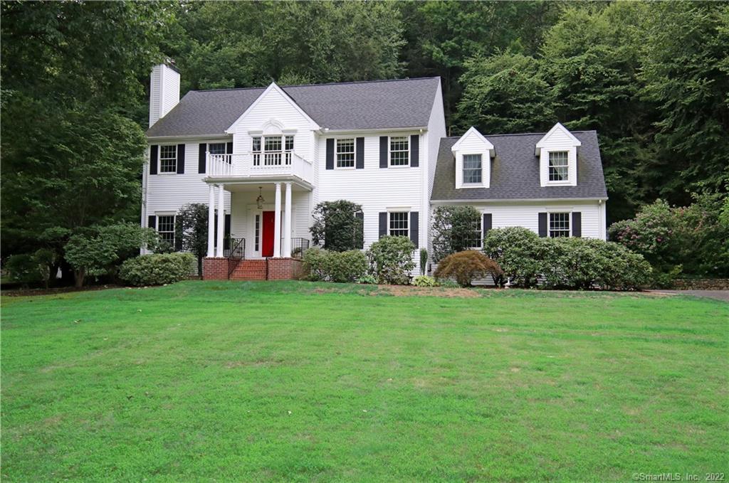 15 Sweetbriar Lane — exterior photo