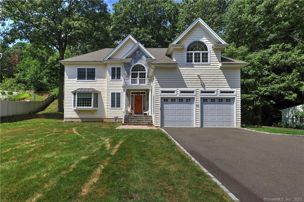 19 Woodlawn Drive — exterior photo