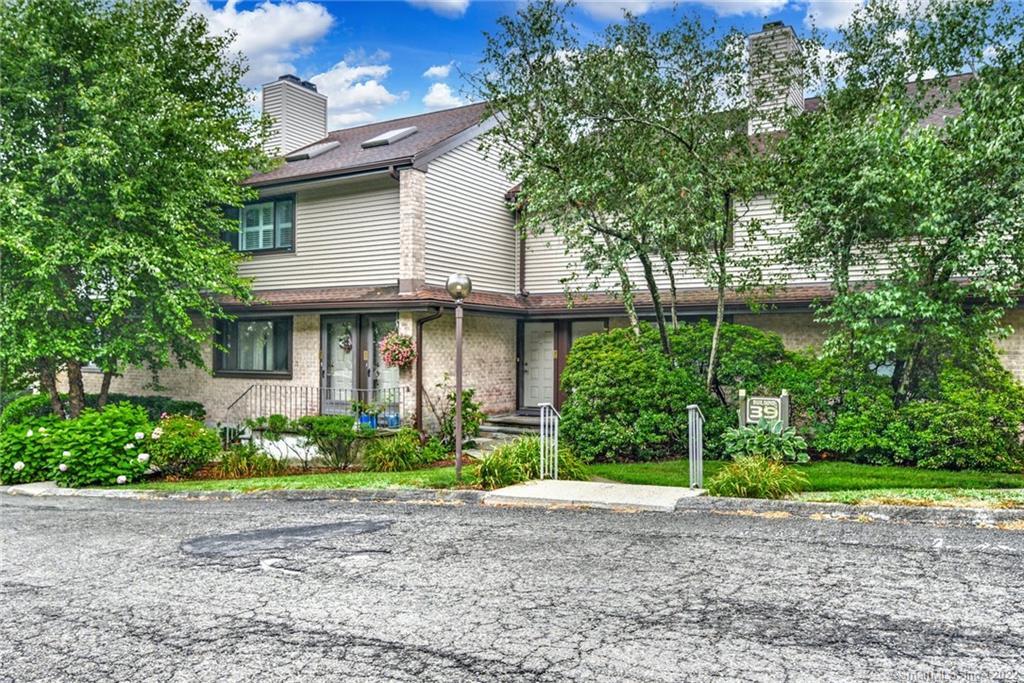 2539 Bedford Street, Unit 39C — exterior photo
