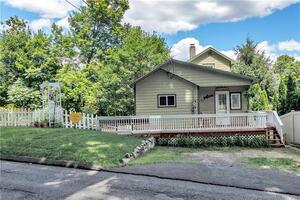 4 Laurel Trail