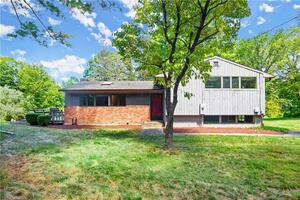 11 Bennetts Farm Road
