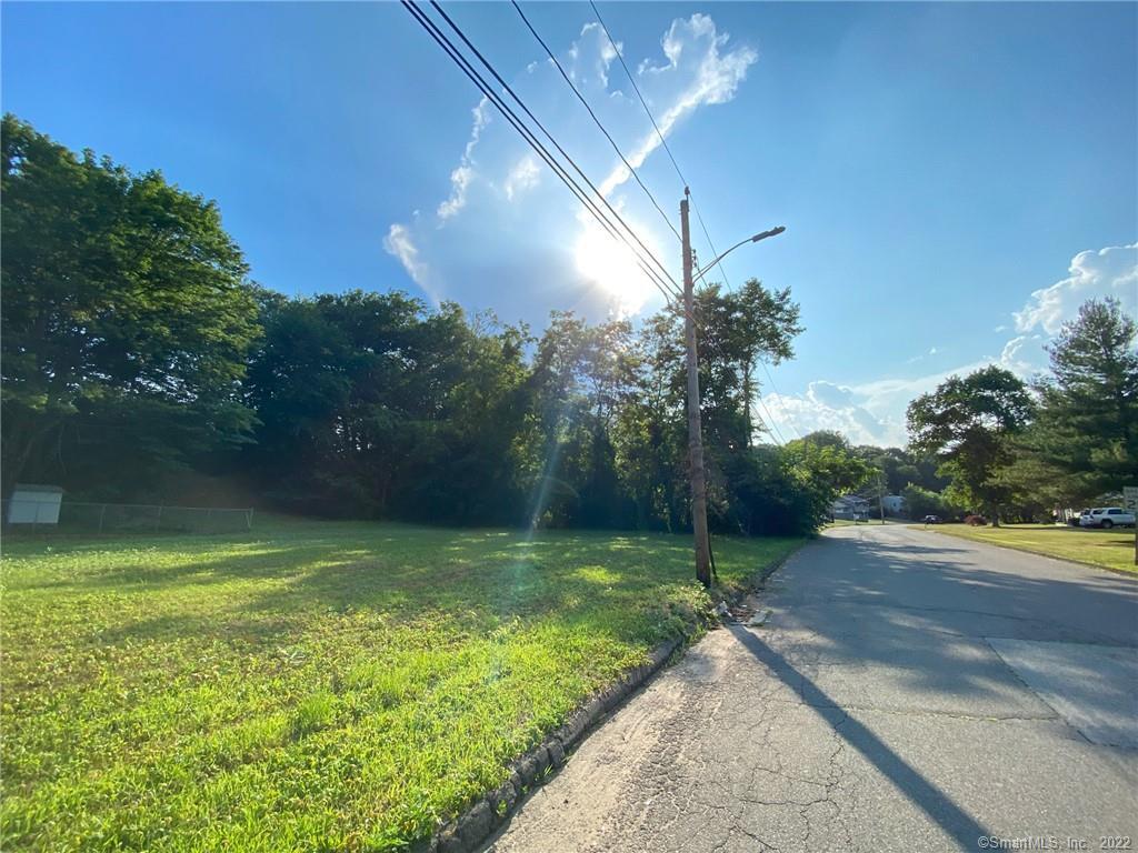 Land for lease. The lessor welcomes a lessee to build on this parcel of land to fit your business needs. Ten feet of frontage is required. The half-acre lot can accommodate a drive-thru or drive-in concept. This property has an annual daily average traffic count of 11, 200. Located in the Yalesville section of Wallingford, nearby to the Oakdale Theater concert venue, the Merritt Parkway and I-91 highway. Lease holders will be responsible for all taxes, insurance and utilities. Cost effective electric and water/sewer rates in Wallingford.