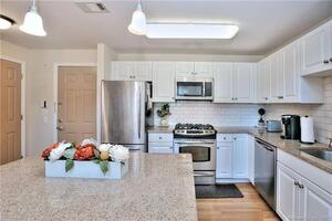 25 Adams Avenue, Unit 406
