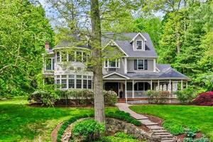 11 Woodway Lane