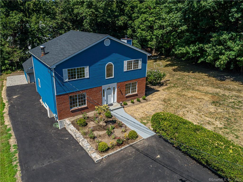 81 Grumman Avenue — exterior photo