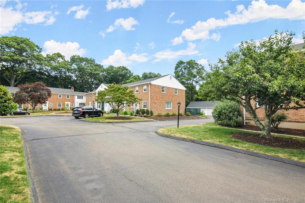 83 Heritage Hill Road, Unit D — exterior photo