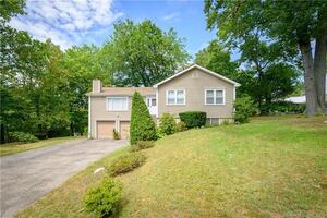 8 Woodridge Drive