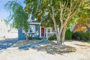 25 Vollmer Avenue