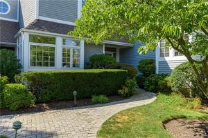 8 Hale Lane, Unit 8