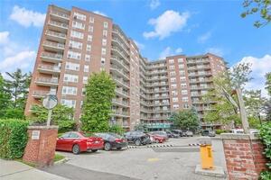 91 Strawberry Hill Avenue, Unit 1040
