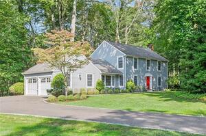 106 Hollow Tree Circle