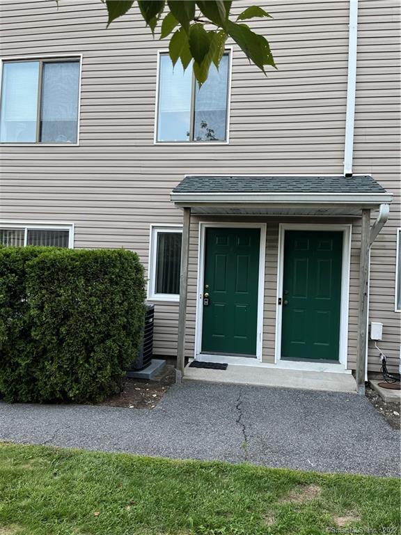 31 Stuart Avenue, Unit 4 — exterior photo