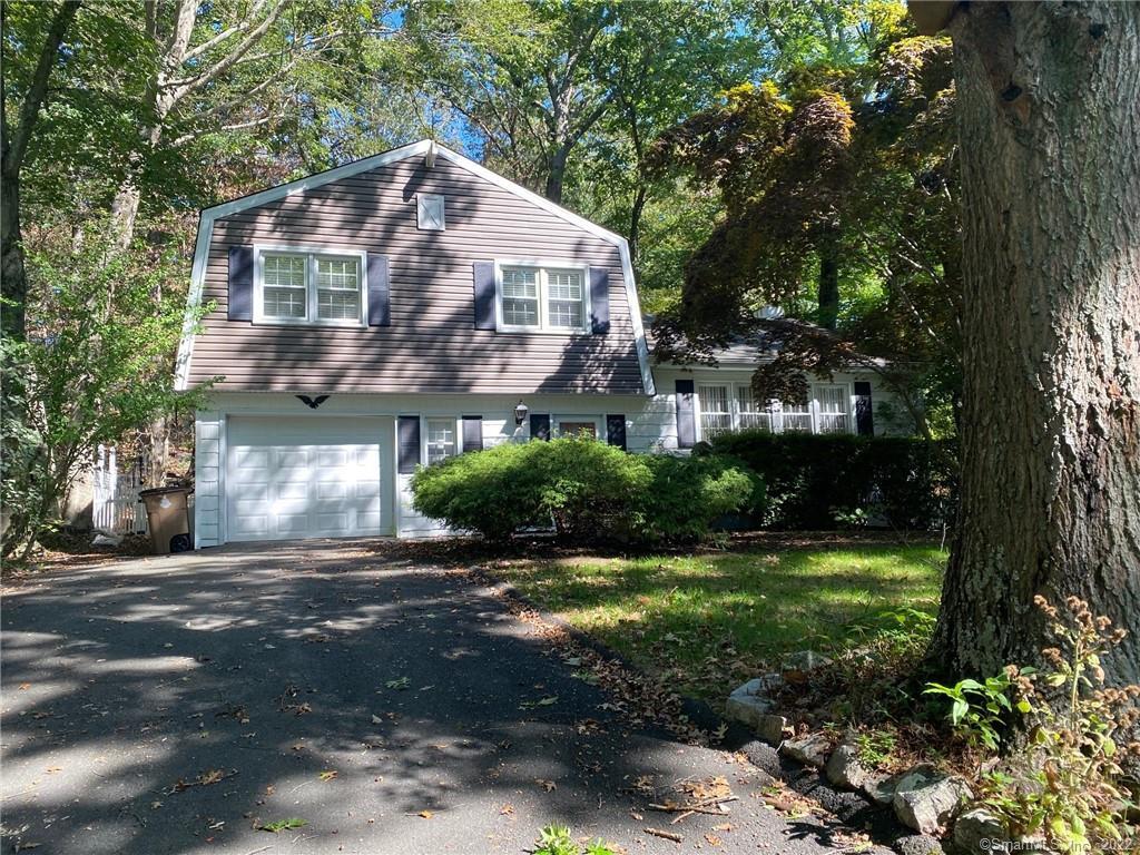 23 Hidden Brook Drive — exterior photo