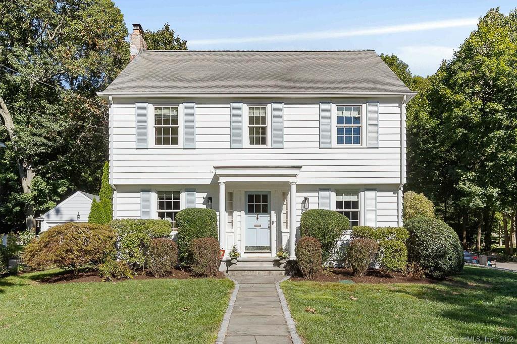 1 Holmes Court — exterior photo