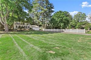 2061 Huntington Turnpike