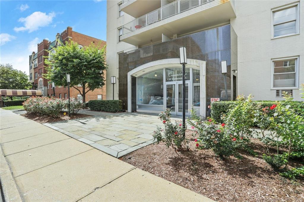 30 Glenbrook Road, Unit 4C — exterior photo