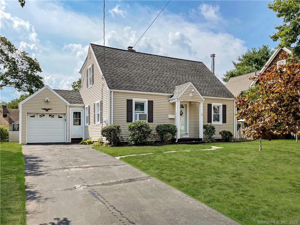 143 Dunnlea Road — exterior photo