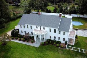 8 Mayflower Parkway