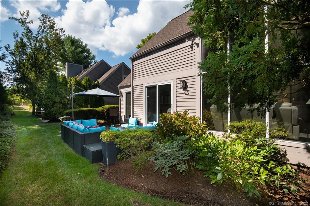 230 New Canaan Avenue, Unit 4 — exterior photo