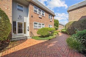 637 Cove Road, Unit D11