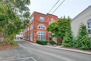 32 Pine Street, Unit 27
