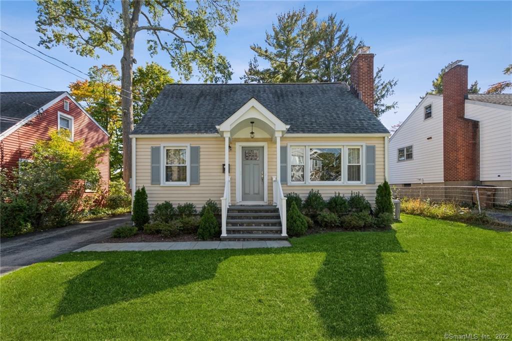 8 Elizabeth Avenue — exterior photo