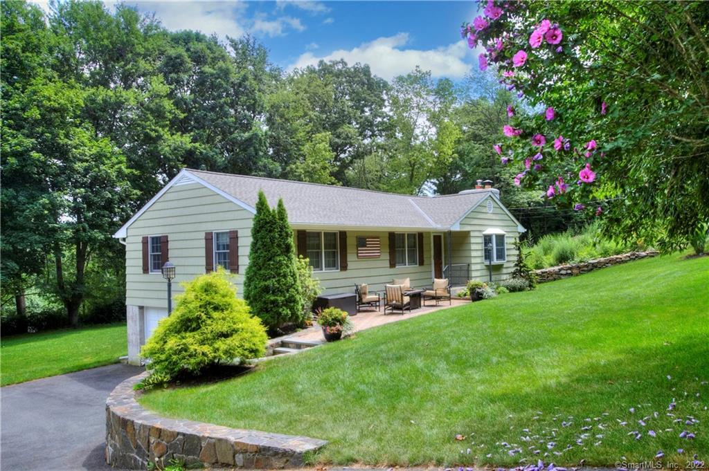 11 Valley View Road — exterior photo