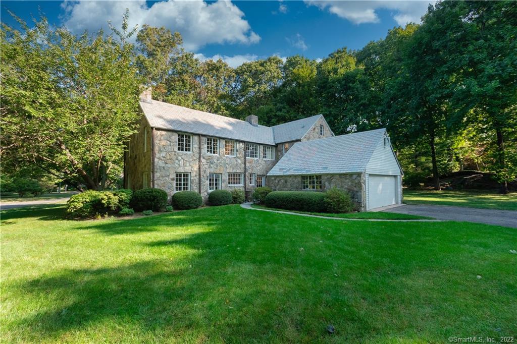11 Searles Road — exterior photo