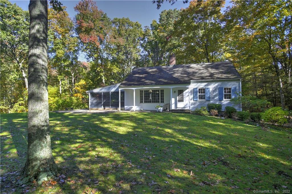 97 Newtown Turnpike — exterior photo