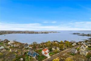 82 Shorefront Park