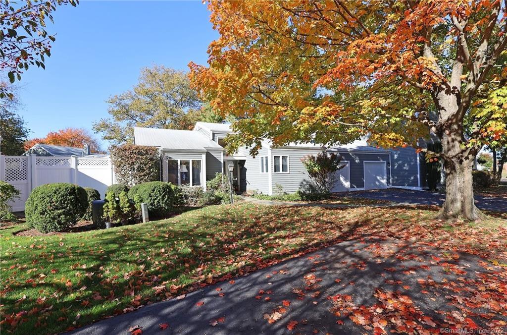 133 Field Point Drive, Unit 133 — exterior photo