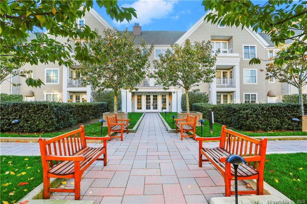 77 Havemeyer Lane, Unit 212 — exterior photo