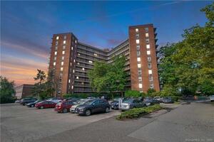 71 Strawberry Hill Avenue, Unit 1114
