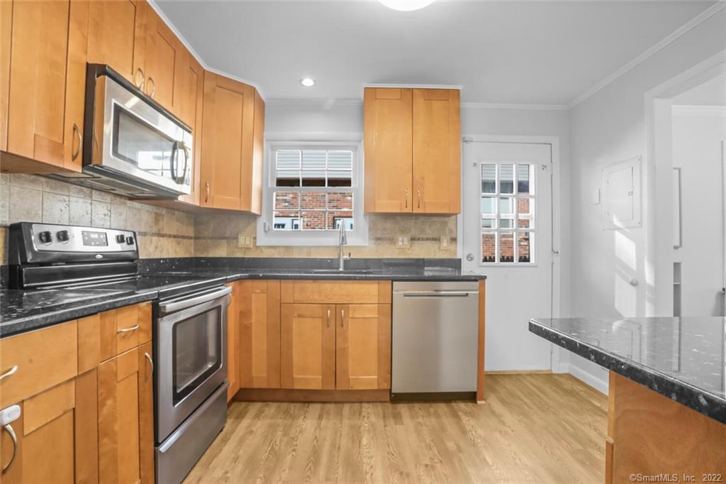 18 River Place, Unit 12 — exterior photo